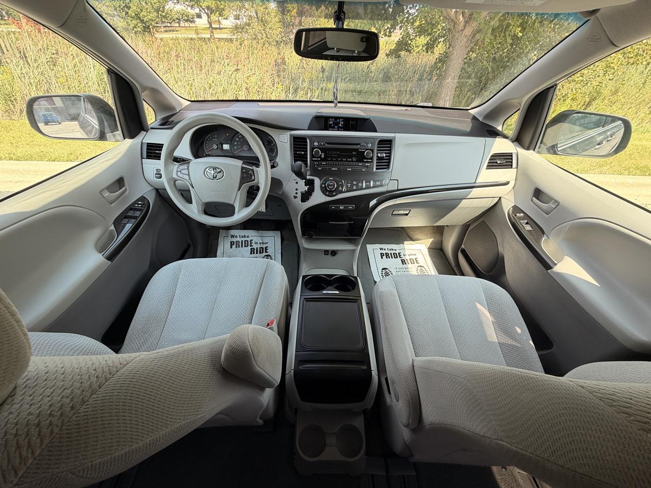 Toyota Sienna LE FWD 8-Passenger V6 2013