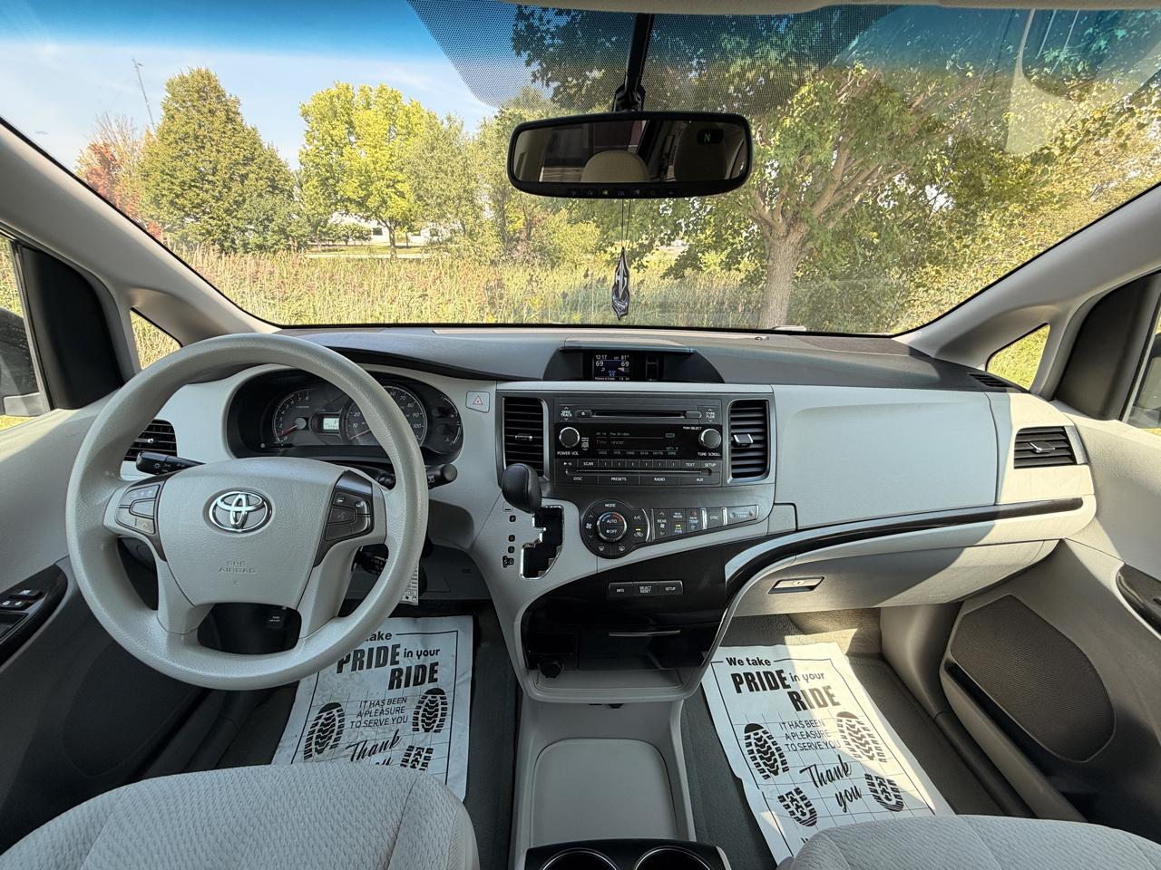 Toyota Sienna LE FWD 8-Passenger V6 2013