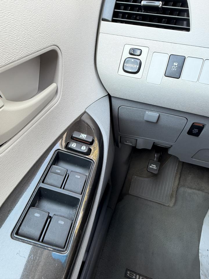 Toyota Sienna LE FWD 8-Passenger V6 2013