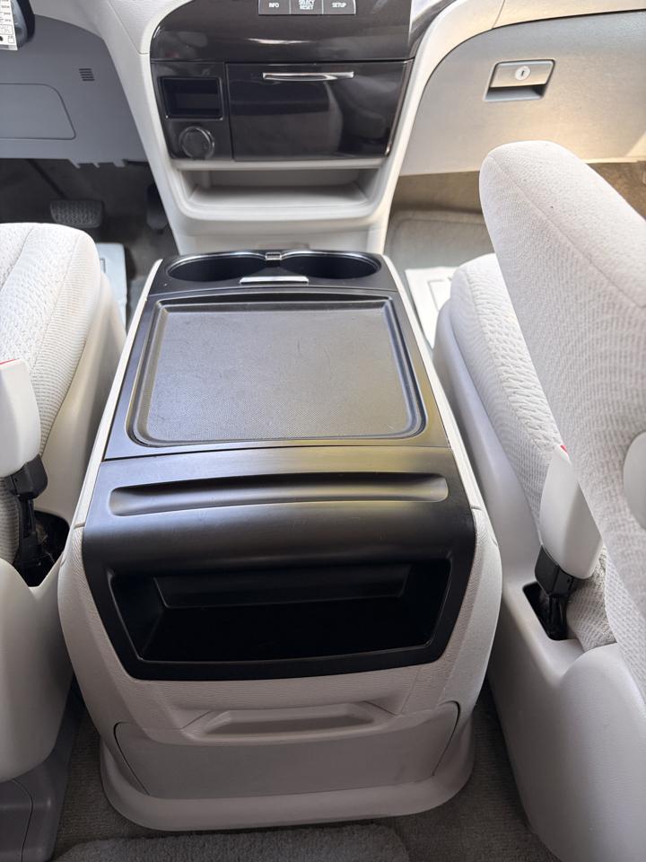 Toyota Sienna LE FWD 8-Passenger V6 2013