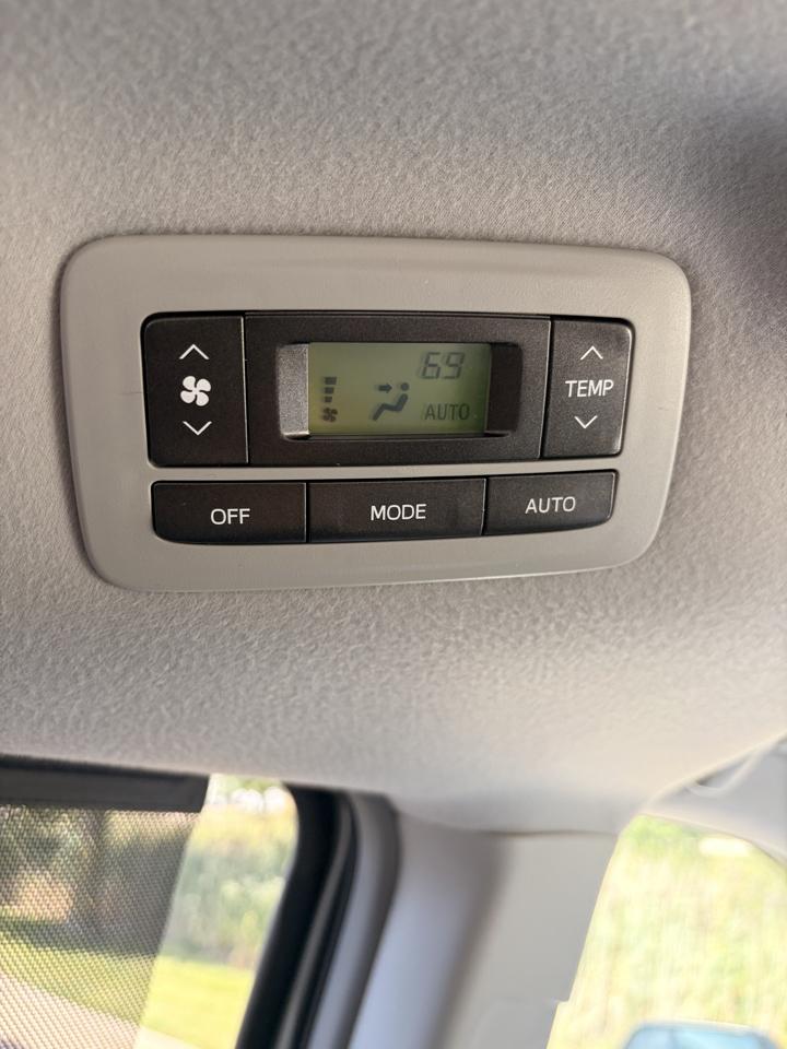 Toyota Sienna LE FWD 8-Passenger V6 2013