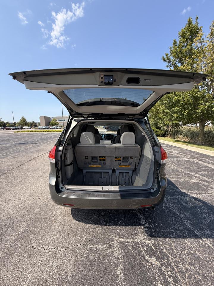Toyota Sienna LE FWD 8-Passenger V6 2013