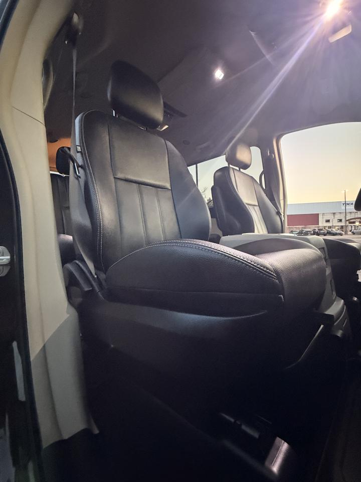 Chrysler Town & Country Touring 2016