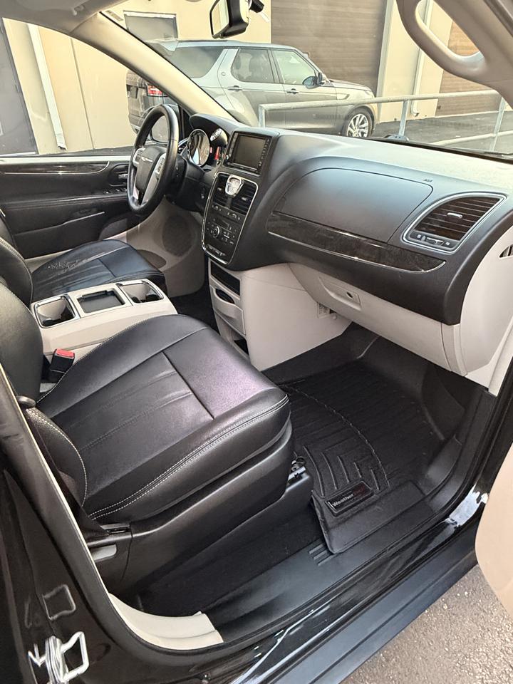 Chrysler Town & Country Touring 2016