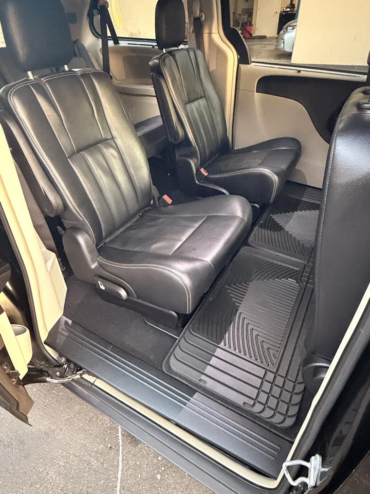 Chrysler Town & Country Touring 2016