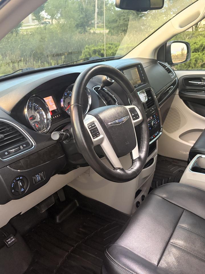 Chrysler Town & Country Touring 2016
