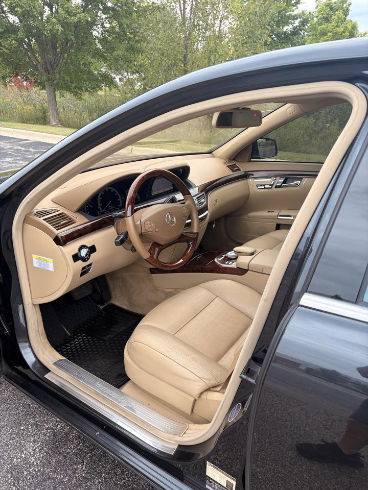 Mercedes-Benz S-Class S550 4-MATIC 2012