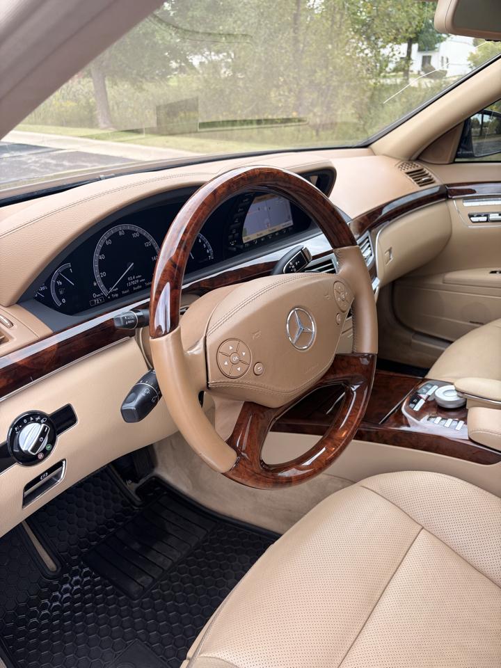 Mercedes-Benz S-Class S550 4-MATIC 2012