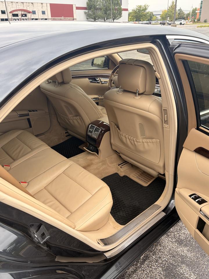 Mercedes-Benz S-Class S550 4-MATIC 2012
