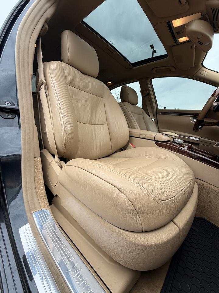 Mercedes-Benz S-Class S550 4-MATIC 2012