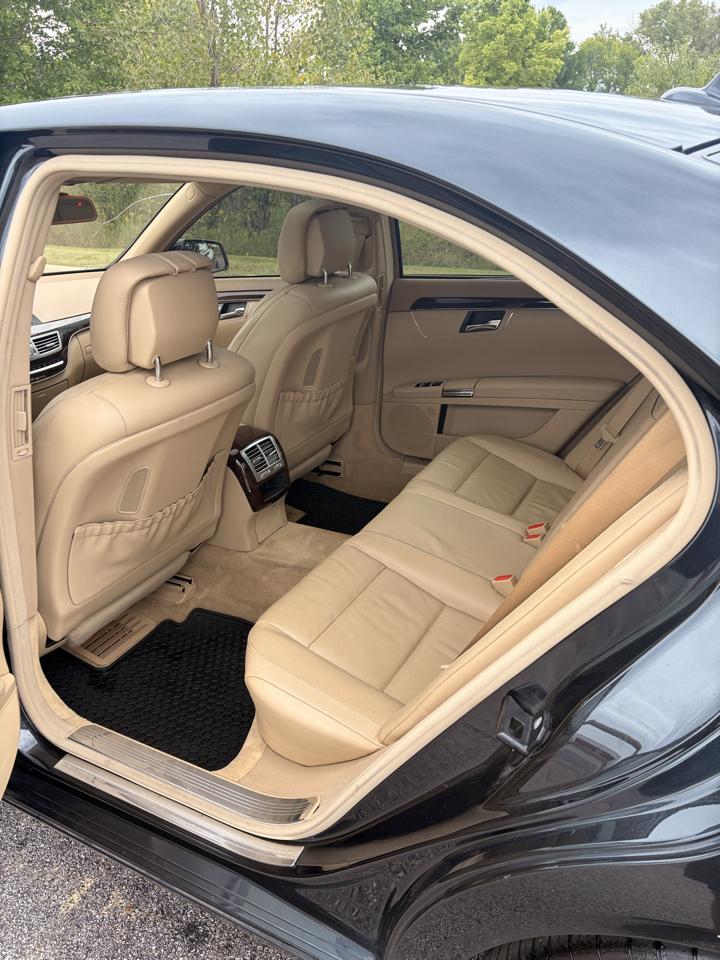 Mercedes-Benz S-Class S550 4-MATIC 2012