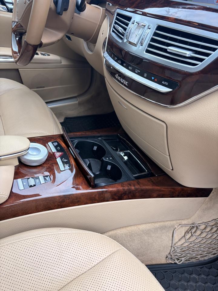 Mercedes-Benz S-Class S550 4-MATIC 2012