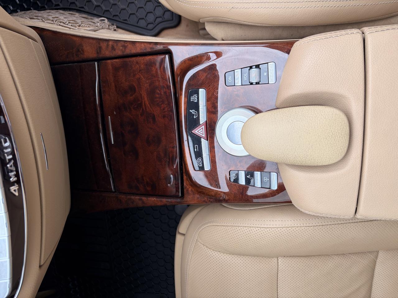 Mercedes-Benz S-Class S550 4-MATIC 2012