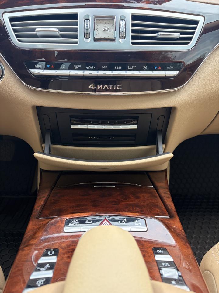 Mercedes-Benz S-Class S550 4-MATIC 2012