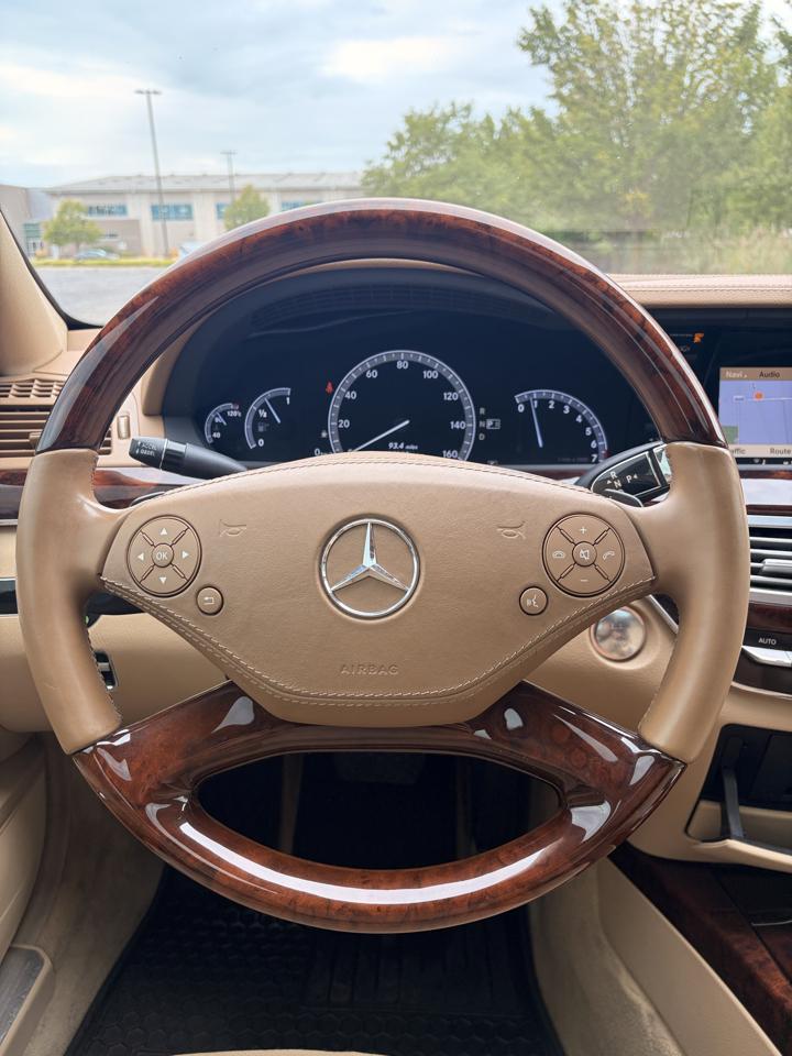 Mercedes-Benz S-Class S550 4-MATIC 2012