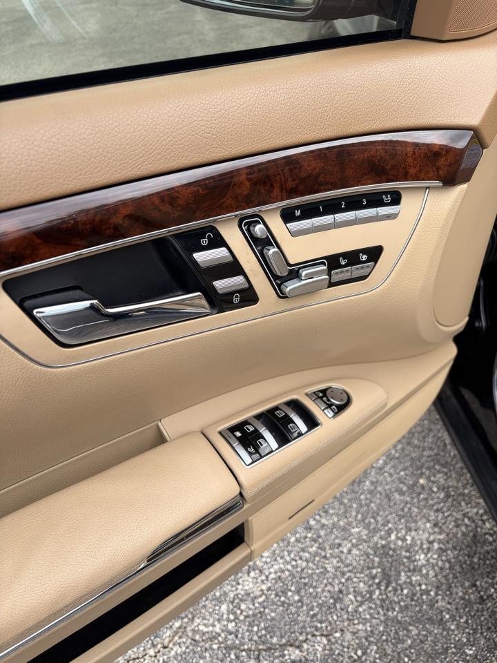 Mercedes-Benz S-Class S550 4-MATIC 2012