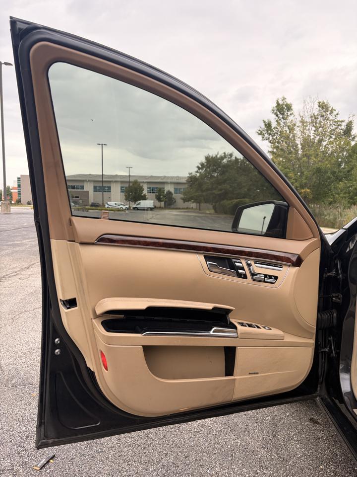 Mercedes-Benz S-Class S550 4-MATIC 2012