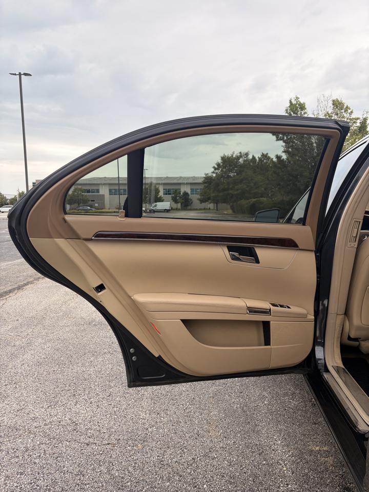 Mercedes-Benz S-Class S550 4-MATIC 2012