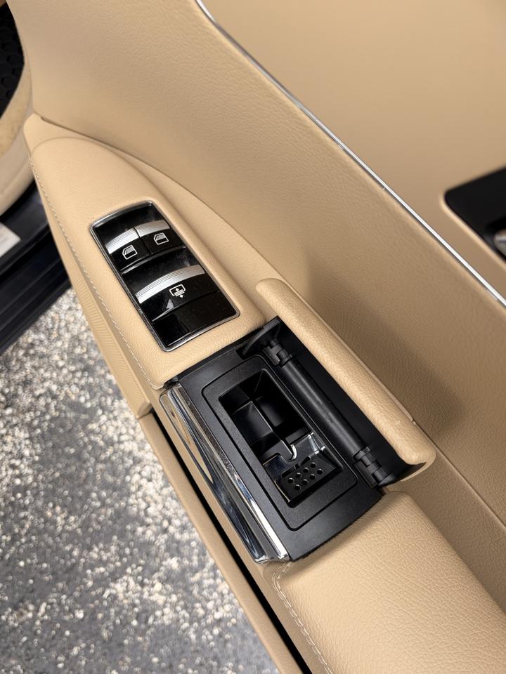 Mercedes-Benz S-Class S550 4-MATIC 2012
