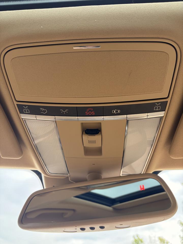 Mercedes-Benz S-Class S550 4-MATIC 2012