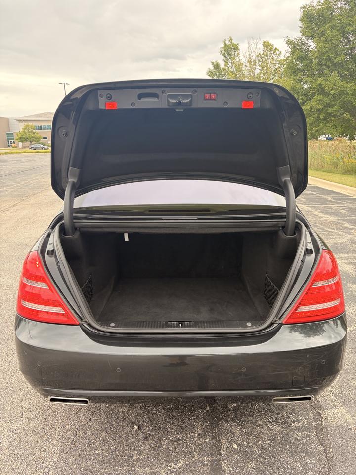 Mercedes-Benz S-Class S550 4-MATIC 2012