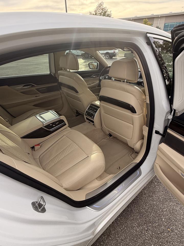 BMW 7-Series 750i xDrive 2016