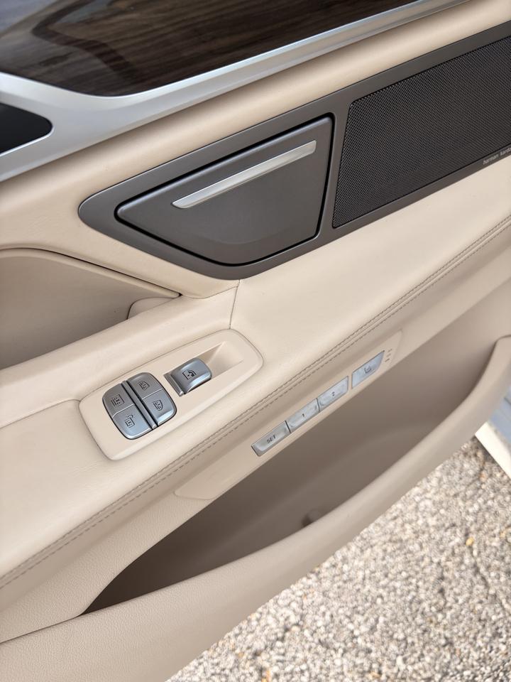 BMW 7-Series 750i xDrive 2016