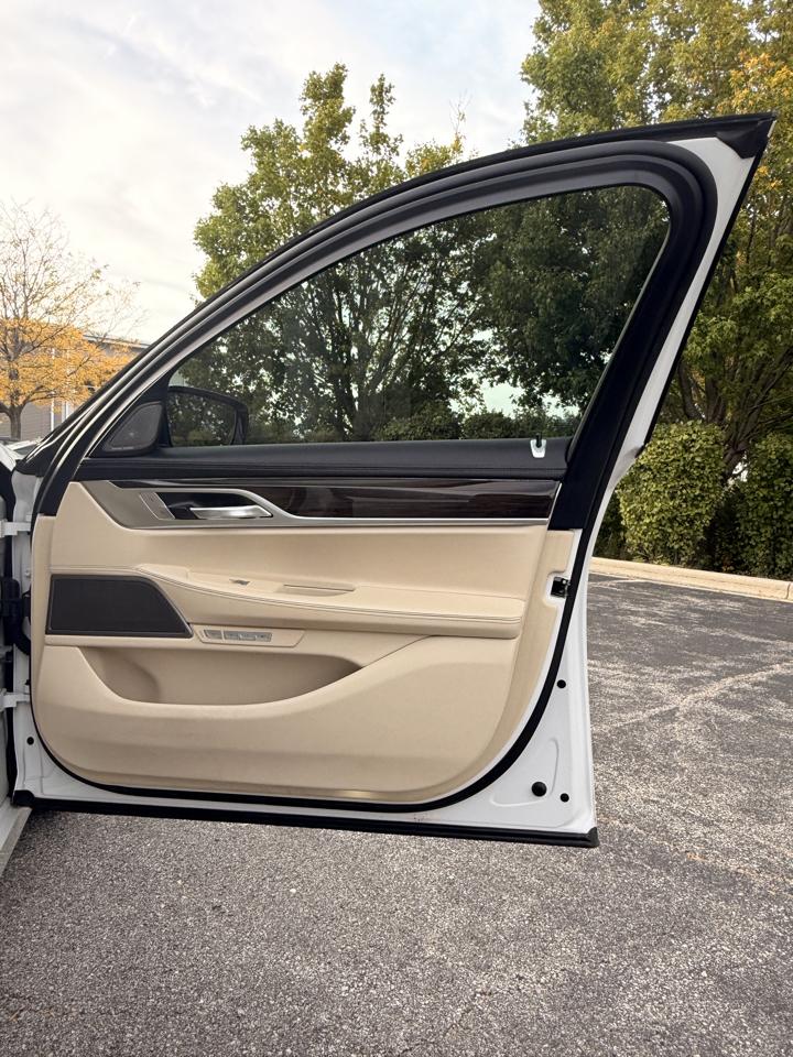 BMW 7-Series 750i xDrive 2016