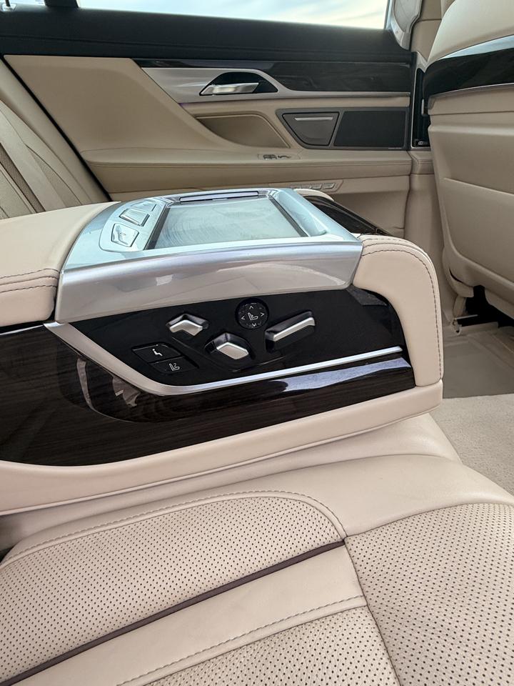BMW 7-Series 750i xDrive 2016