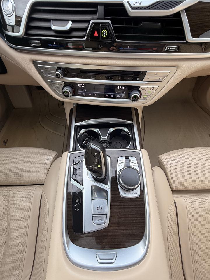 BMW 7-Series 750i xDrive 2016