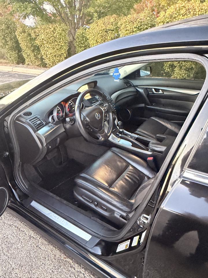 Acura TL 5-Speed AT with Tech Package 2011