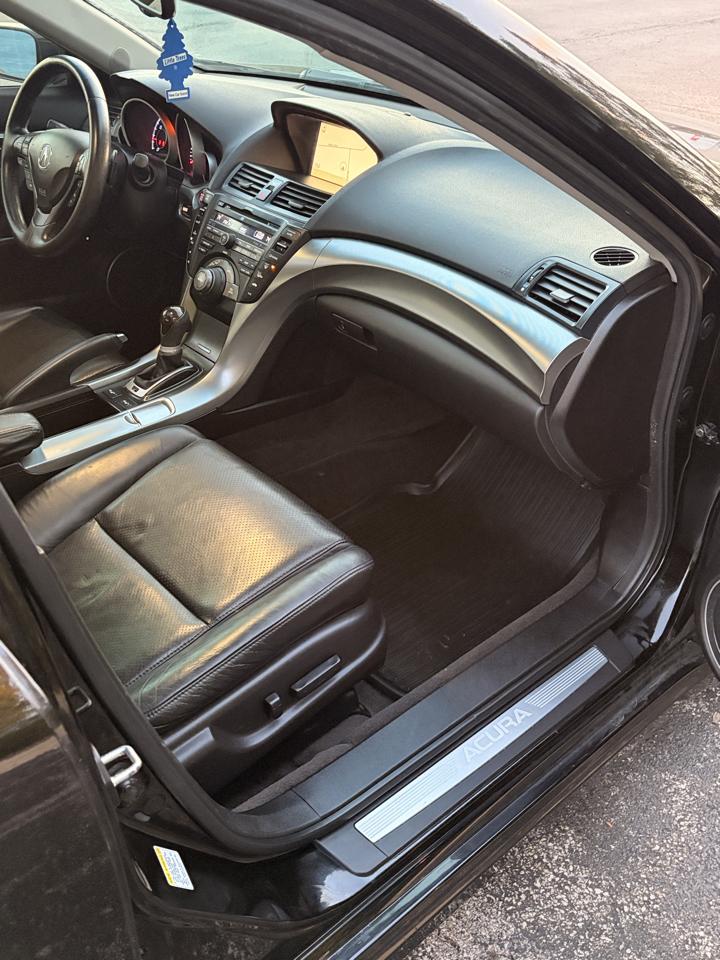 Acura TL 5-Speed AT with Tech Package 2011