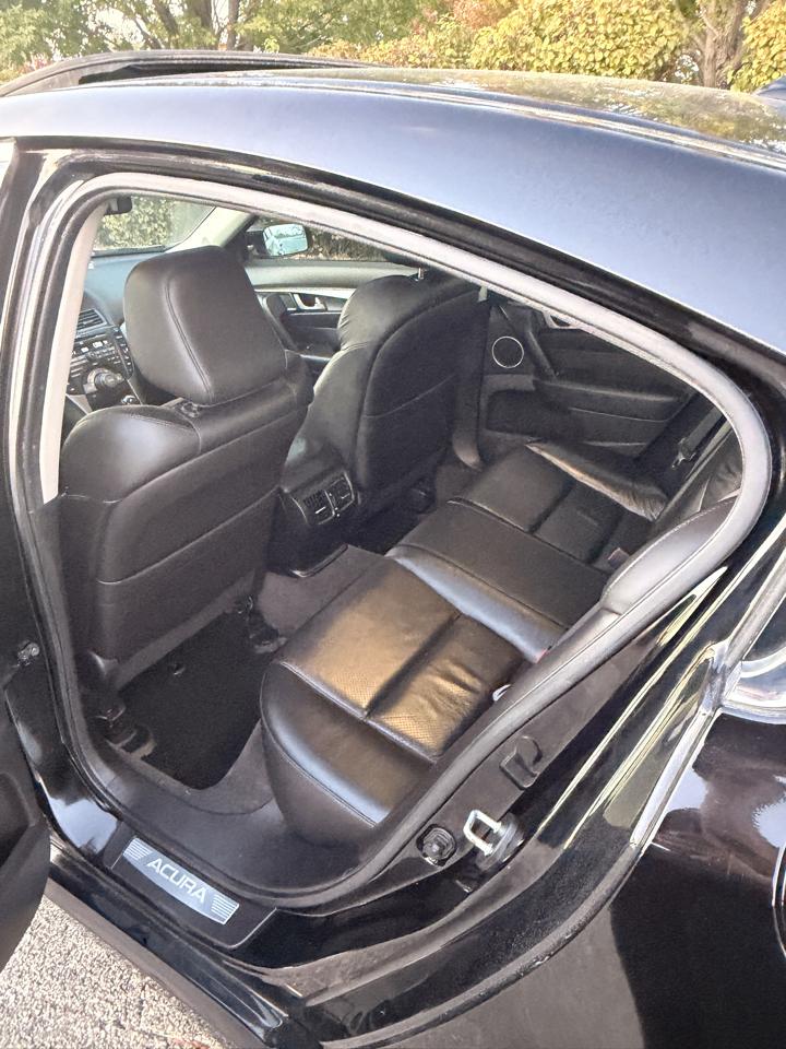 Acura TL 5-Speed AT with Tech Package 2011