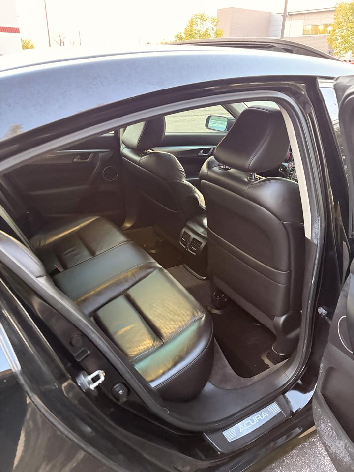 Acura TL 5-Speed AT with Tech Package 2011