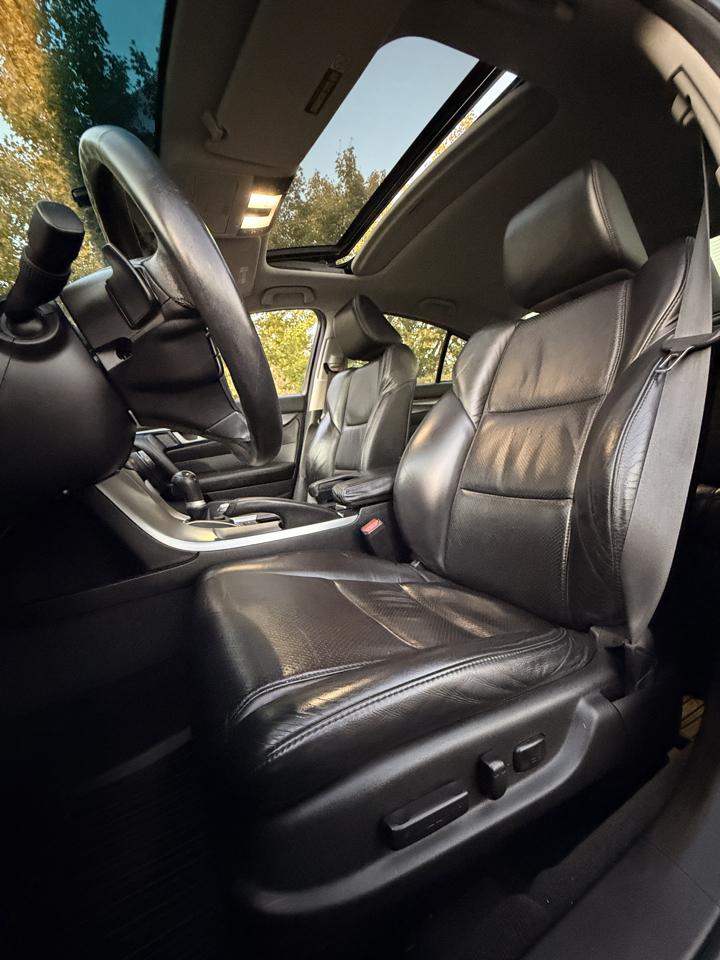 Acura TL 5-Speed AT with Tech Package 2011