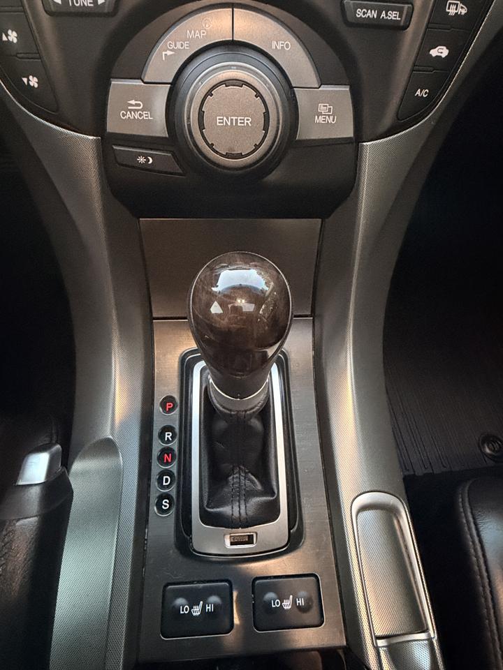 Acura TL 5-Speed AT with Tech Package 2011