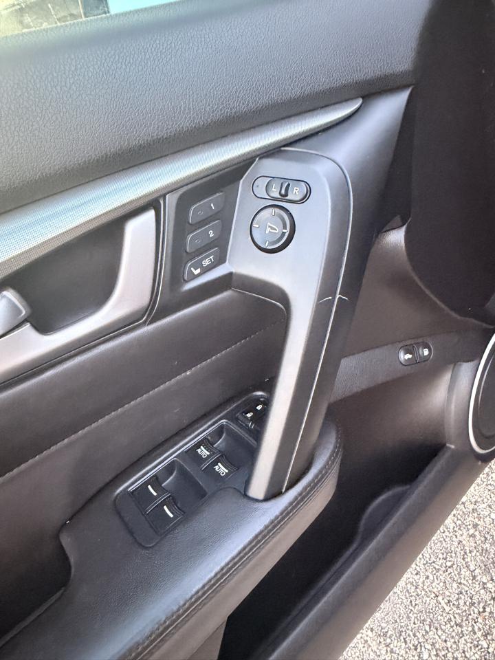 Acura TL 5-Speed AT with Tech Package 2011