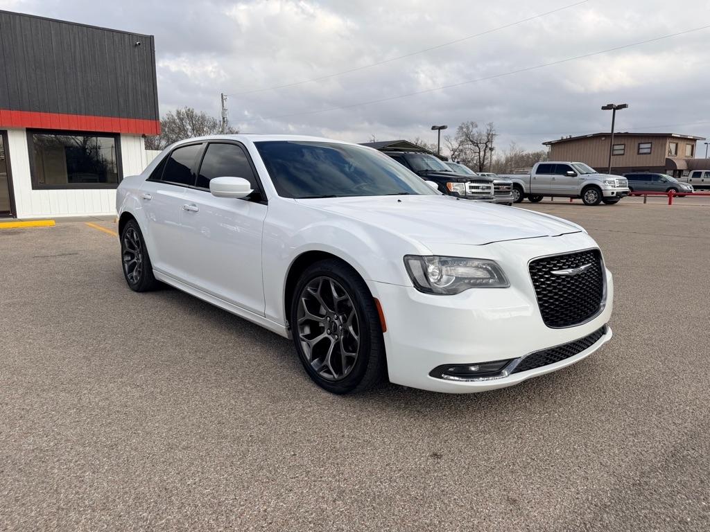 Chrysler 300  2016