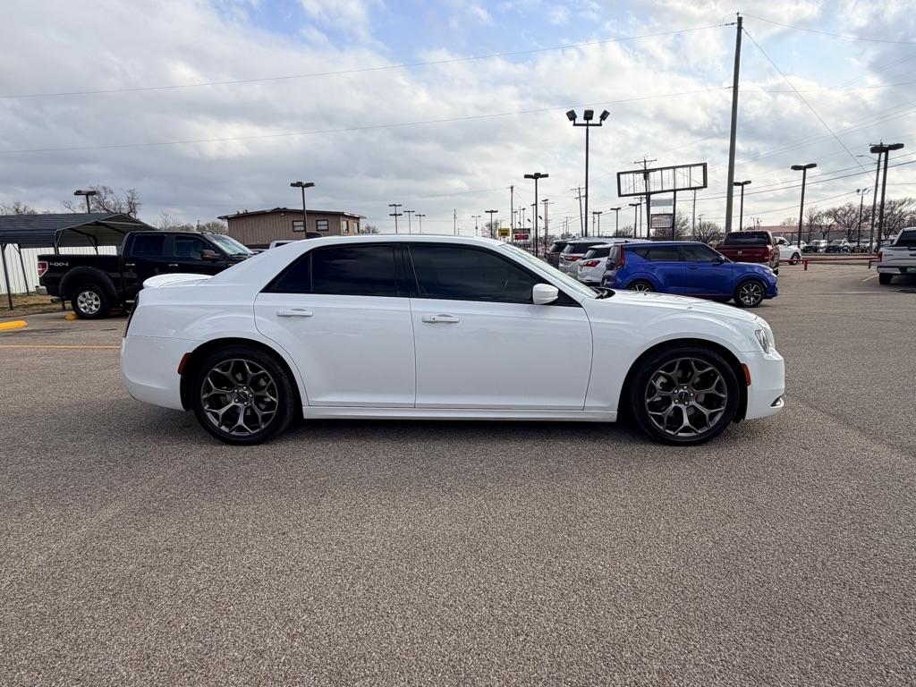 Chrysler 300  2016