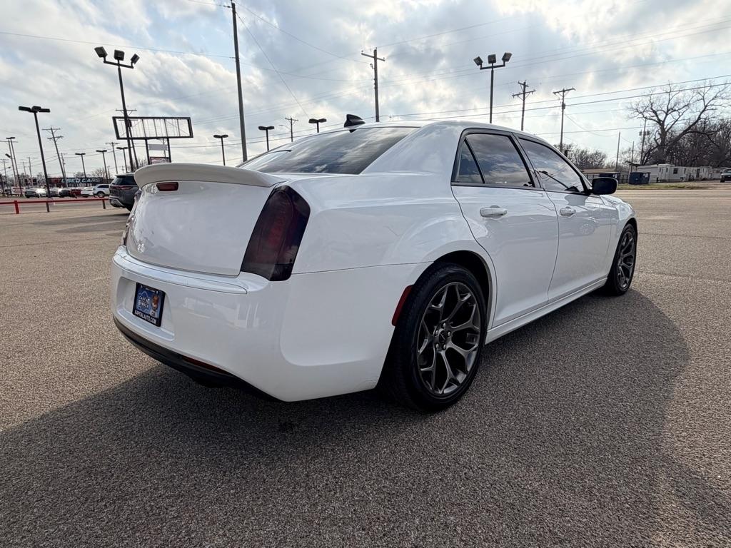 Chrysler 300  2016