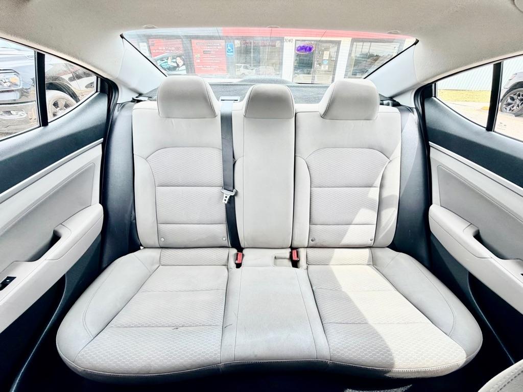 Hyundai Elantra  2020