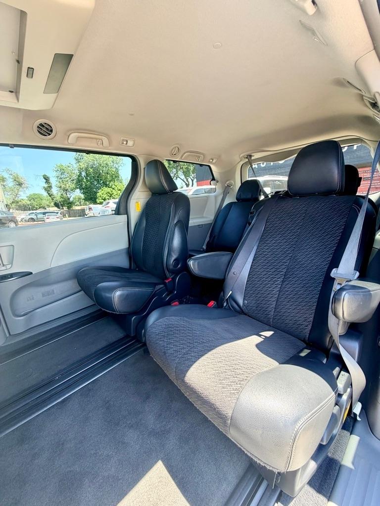 Toyota Sienna  2014