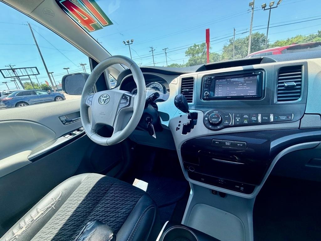 Toyota Sienna  2014