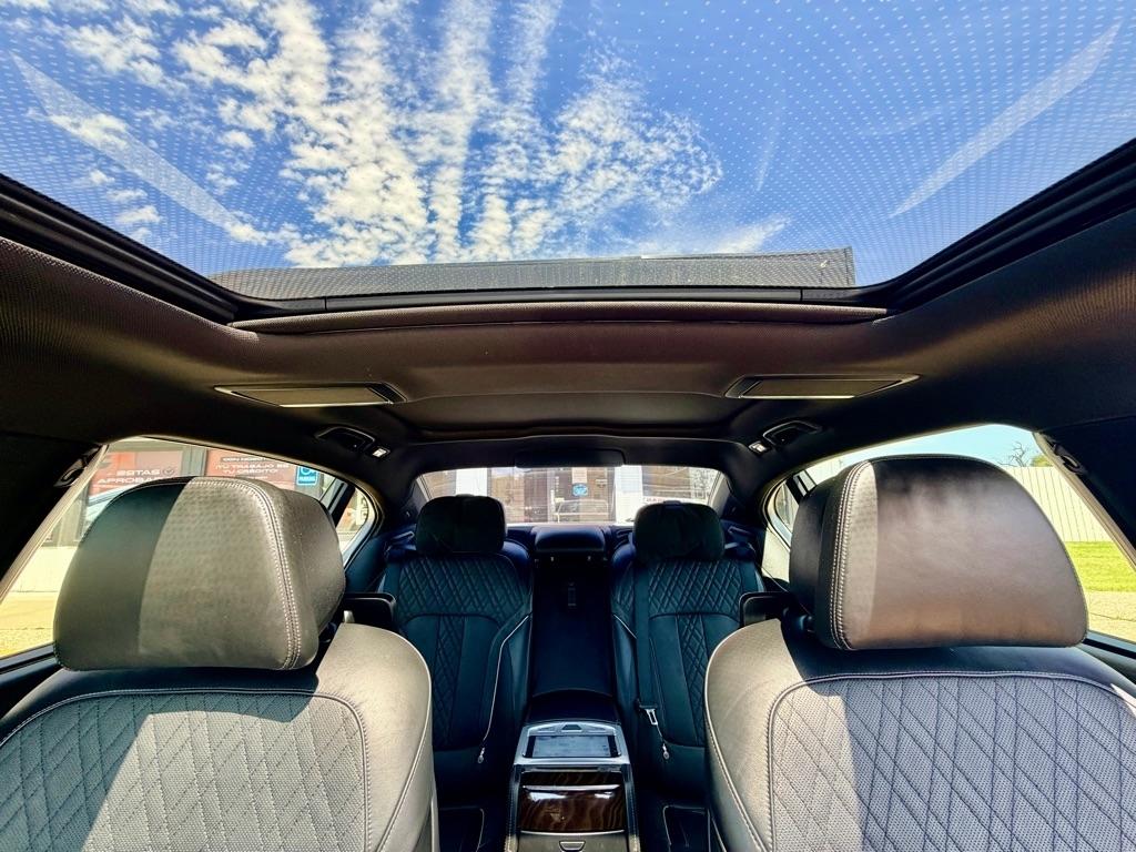 BMW 7-Series  2016