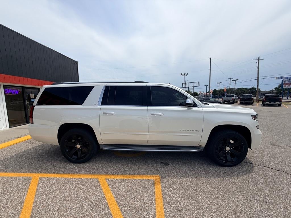 Chevrolet Suburban  2015