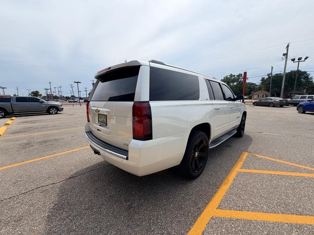 Chevrolet Suburban  2015