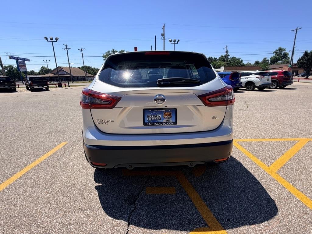 Nissan Rogue Sport  2021