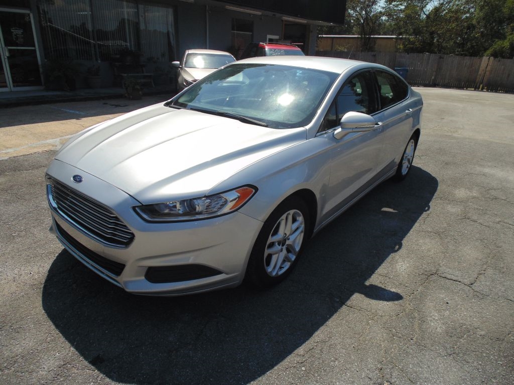 Ford Fusion SE 2015