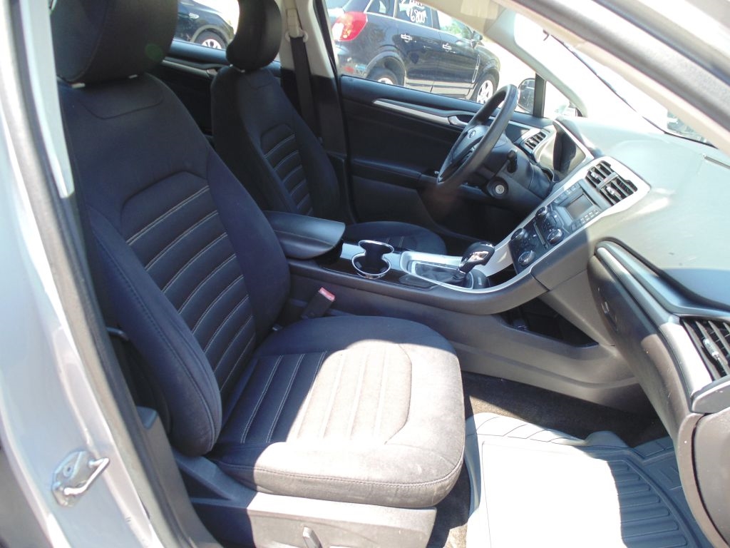 Ford Fusion SE 2015