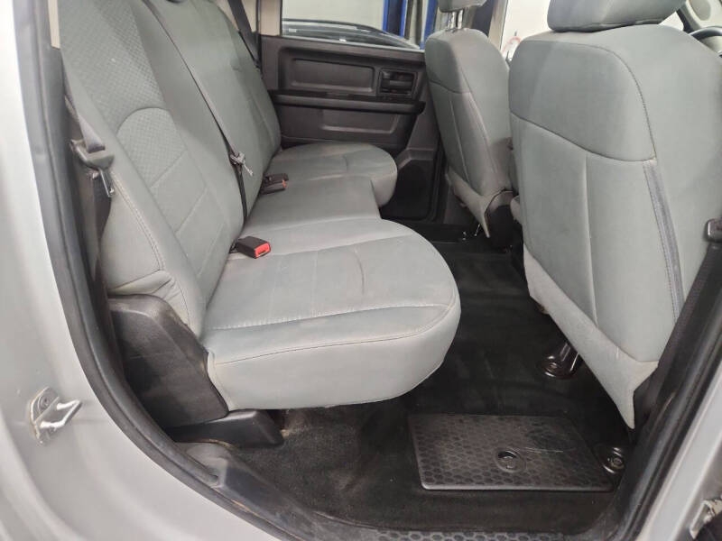 RAM 1500 4WD Crew Cab 140.5" Tradesman 2014